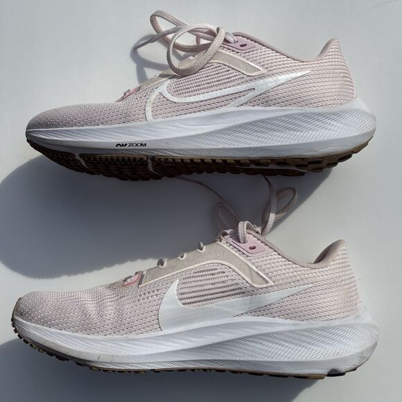 Nike Air Zoom Pegasus 40 Women's Size 8 Light Pink Sneakers Shoes DV3854 600 - Picture 2 of 10